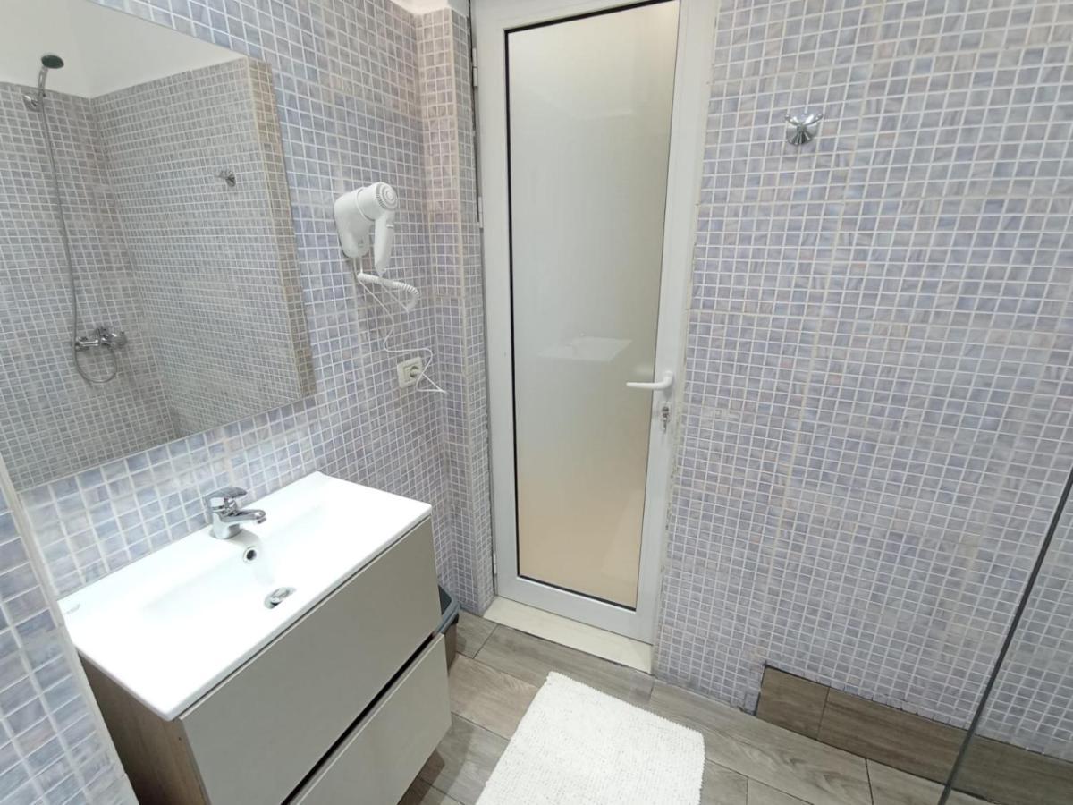 Trea Accomodations - Suite Lungomare Vlorë Exteriör bild