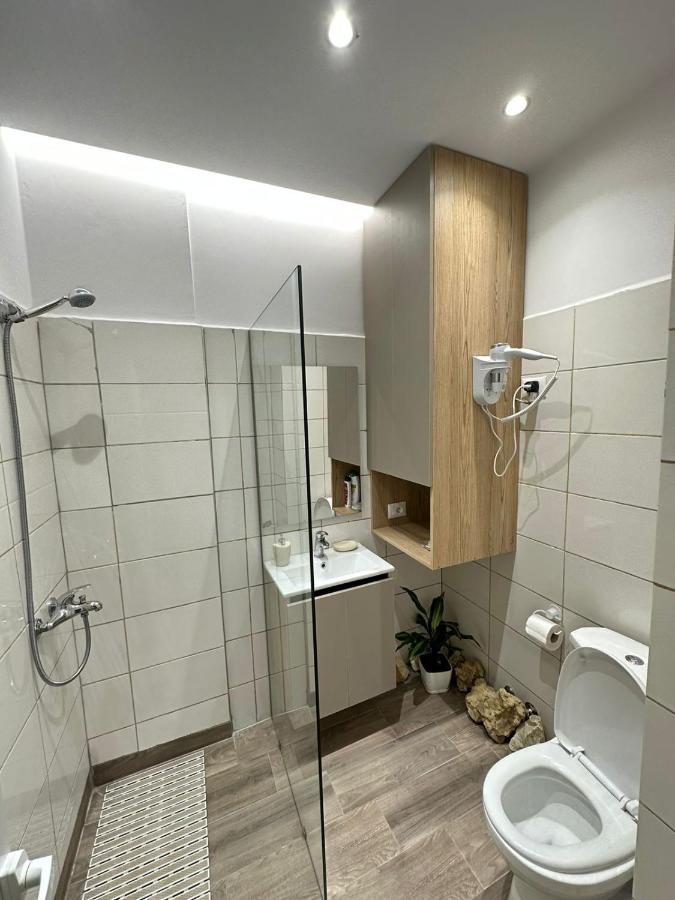 Trea Accomodations - Suite Lungomare Vlorë Exteriör bild